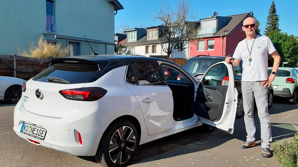 Инженер по вводу в эксплуатацию KONE Тило Вирт в Германии — один из многих сотрудников KONE, участвующих в достижении целей по защите окружающей среды.