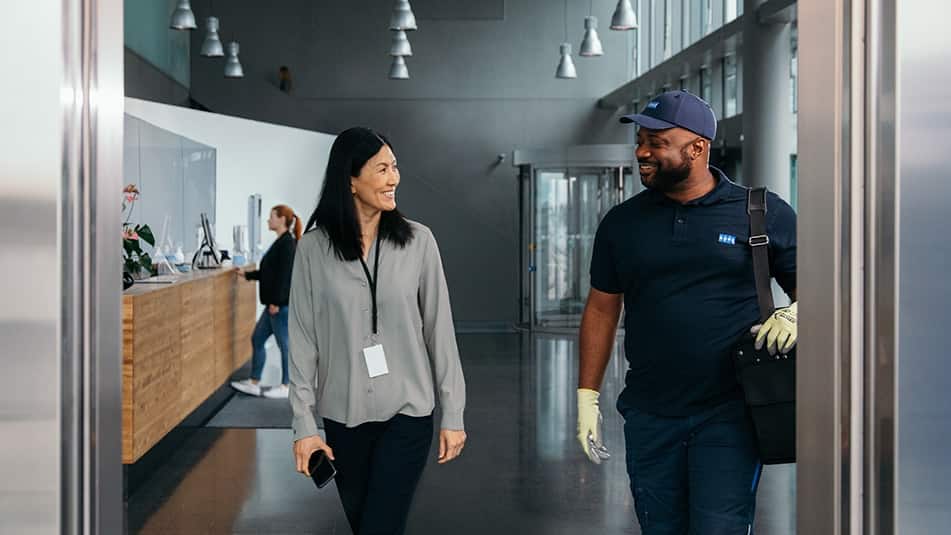 Клиенты высоко ценят круглосуточную поддержку, которая предоставляется очно и в цифровом формате.