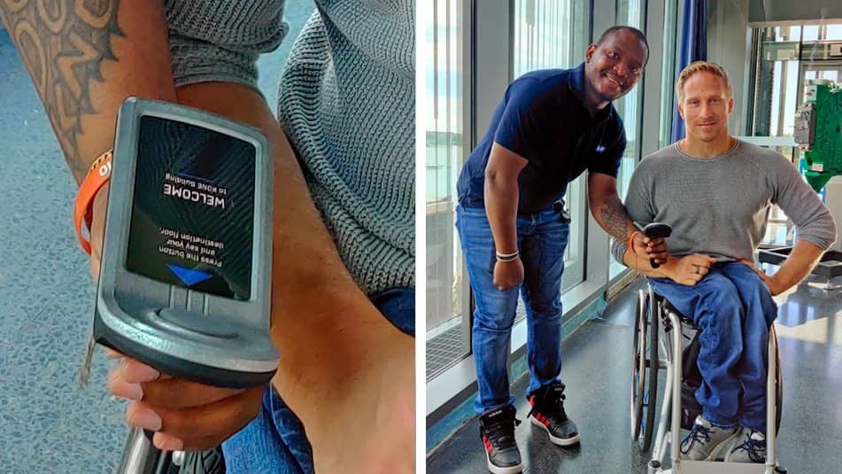 Золотой медалист Паралимпийских игр Лео-Пекка Тяхти (на фотографии с представителем KONE Реймондом Оджиноевбеде) помогает в испытании идеи подключения кресла-каталки к лифту*.