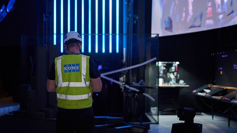 Были приняты все усилия для того, чтобы обеспечить экологически безопасное перемещение лифта из Финляндии в Дубай.