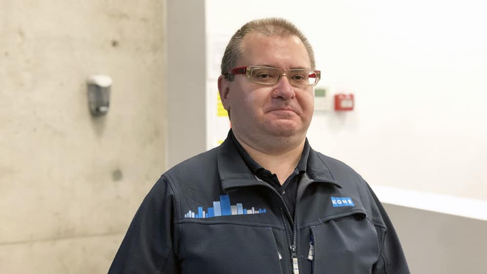 Хесус Гонсалес гордится своей ролью в предиктивном техническом обслуживании, позволяющем круглосуточно поддерживать безопасность и бесперебойную работу оборудования на объектах клиентов.